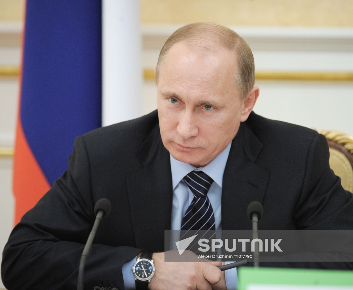 Vladimir Putin chairs meeting of Government Presidium