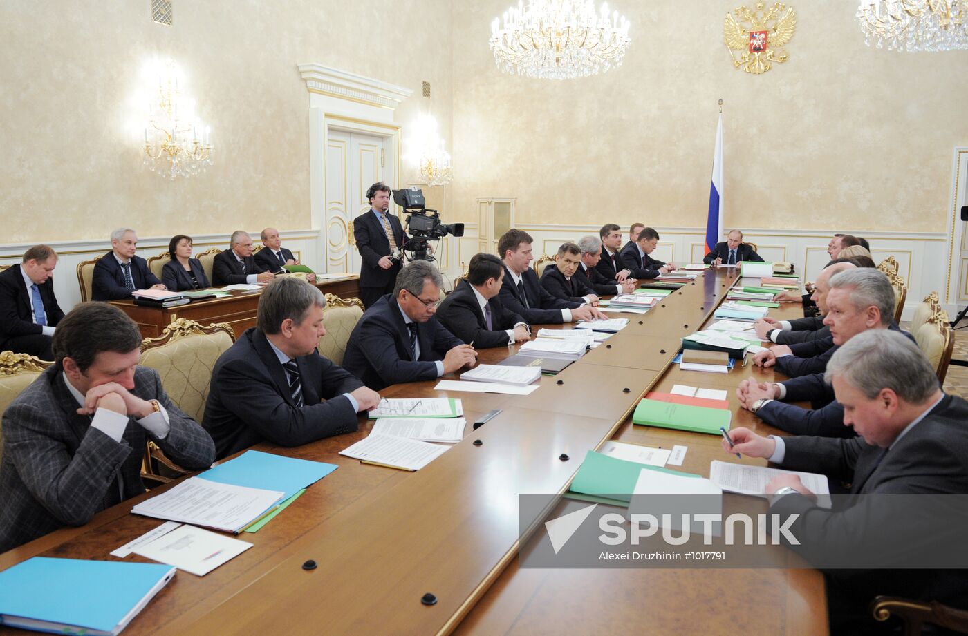 Vladimir Putin holds Government Presidium meeting