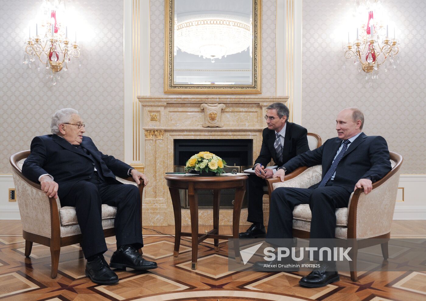 Vladimir Putin meets with Henry Kissinger in Moscow