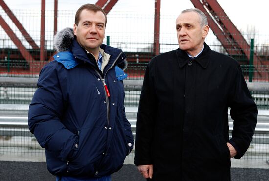 Dmitry Medvedev visits new checkpoint on Russian-Abkhaz border