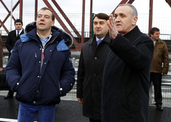 Dmitry Medvedev visits new checkpoint on Russian-Abkhaz border