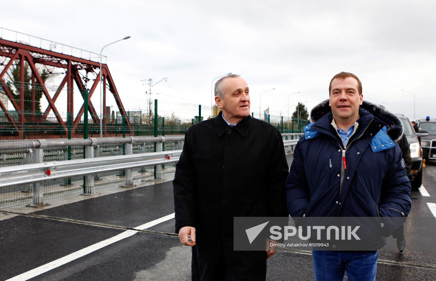 Dmitry Medvedev visits new checkpoint on Russian-Abkhaz border