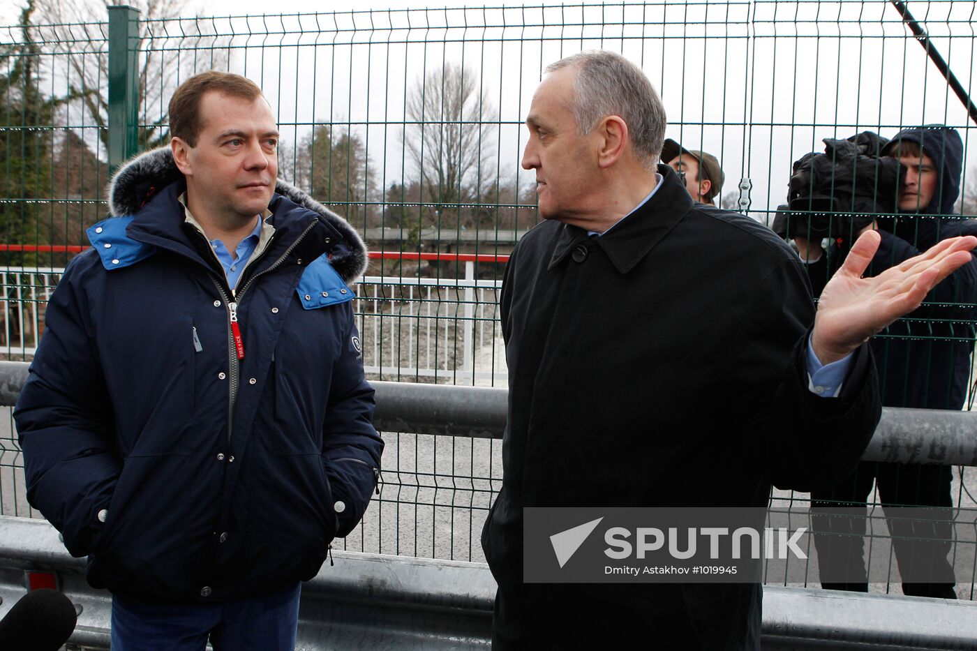 Dmitry Medvedev visits new checkpoint on Russian-Abkhaz border