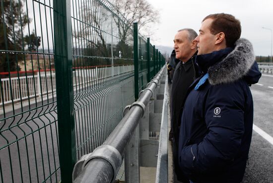Dmitry Medvedev visits new checkpoint on Russian-Abkhaz border