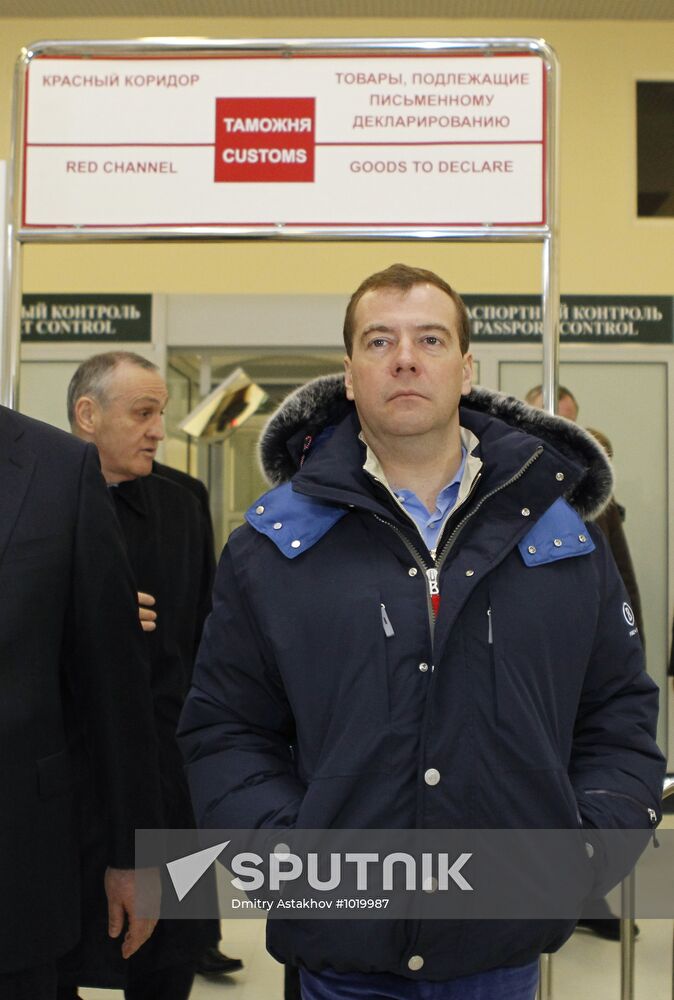 Dmitry Medvedev visits new checkpoint on Russian-Abkhaz border