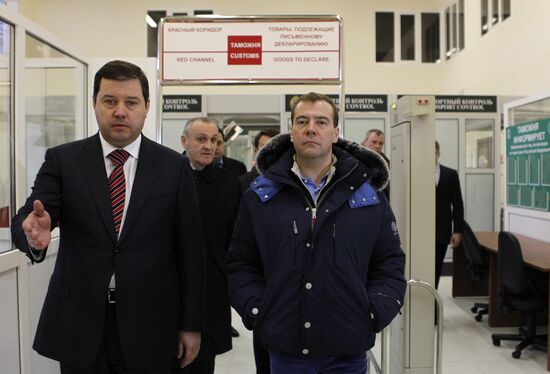 Dmitry Medvedev visits new checkpoint on Russian-Abkhaz border