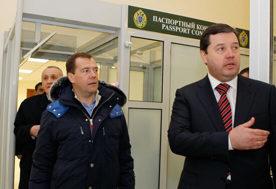 Dmitry Medvedev visits new checkpoint on Russian-Abkhaz border