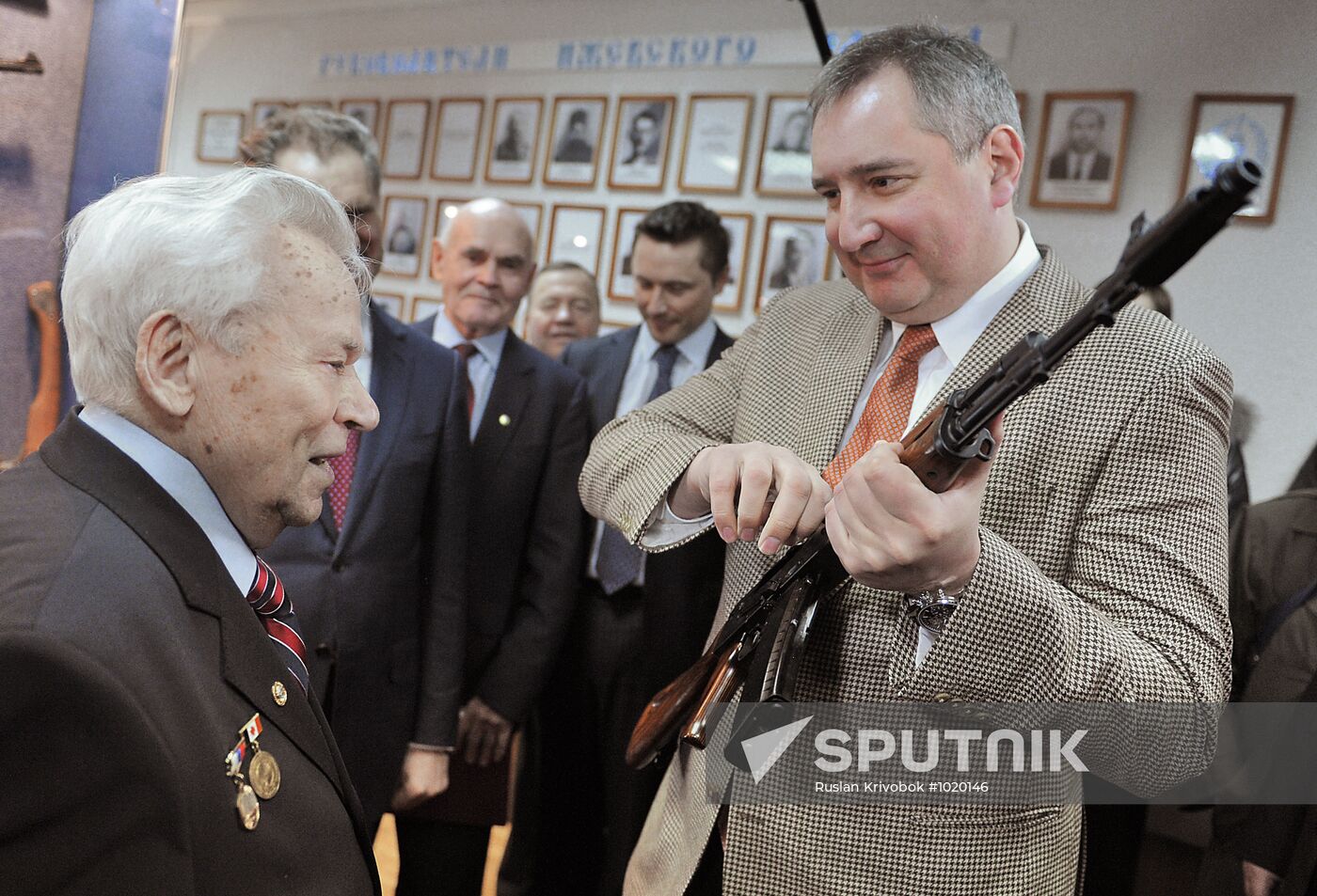 Dmitry Rogozin conducts small arms meeting at Izhmash