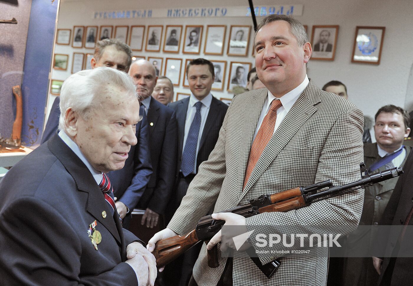 Dmitry Rogozin conducts small arms meeting at Izhmash