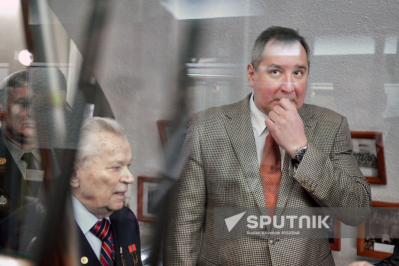 Dmitry Rogozin conducts small arms meeting at Izhmash