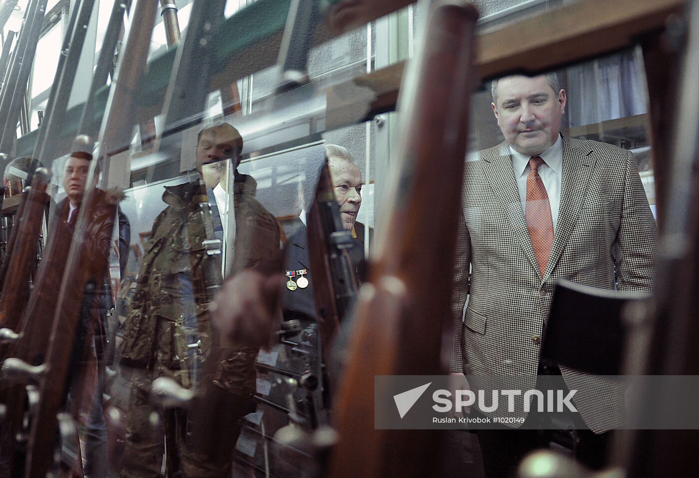 Dmitry Rogozin conducts small arms meeting at Izhmash