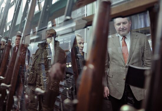 Dmitry Rogozin conducts small arms meeting at Izhmash