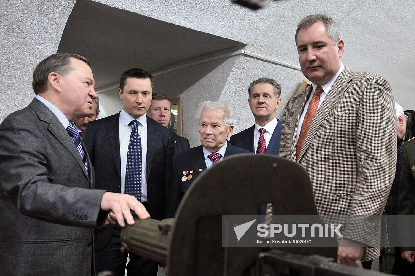 Dmitry Rogozin conducts small arms meeting at Izhmash