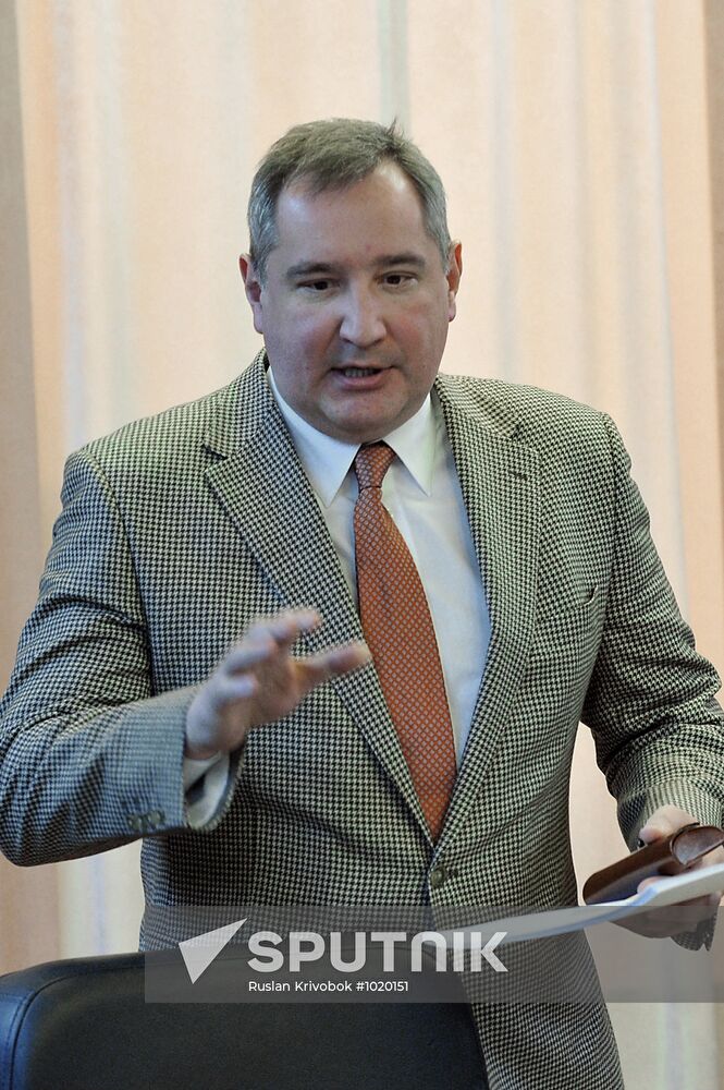 Dmitry Rogozin conducts small arms meeting at Izhmash