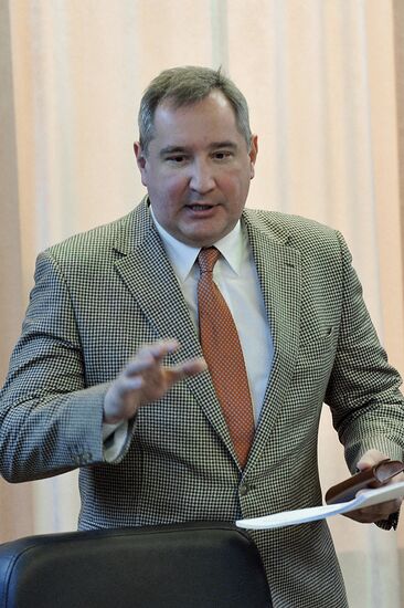 Dmitry Rogozin conducts small arms meeting at Izhmash