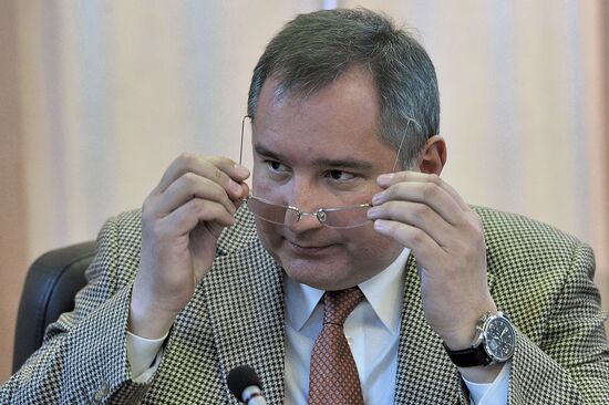 Dmitry Rogozin conducts small arms meeting at Izhmash