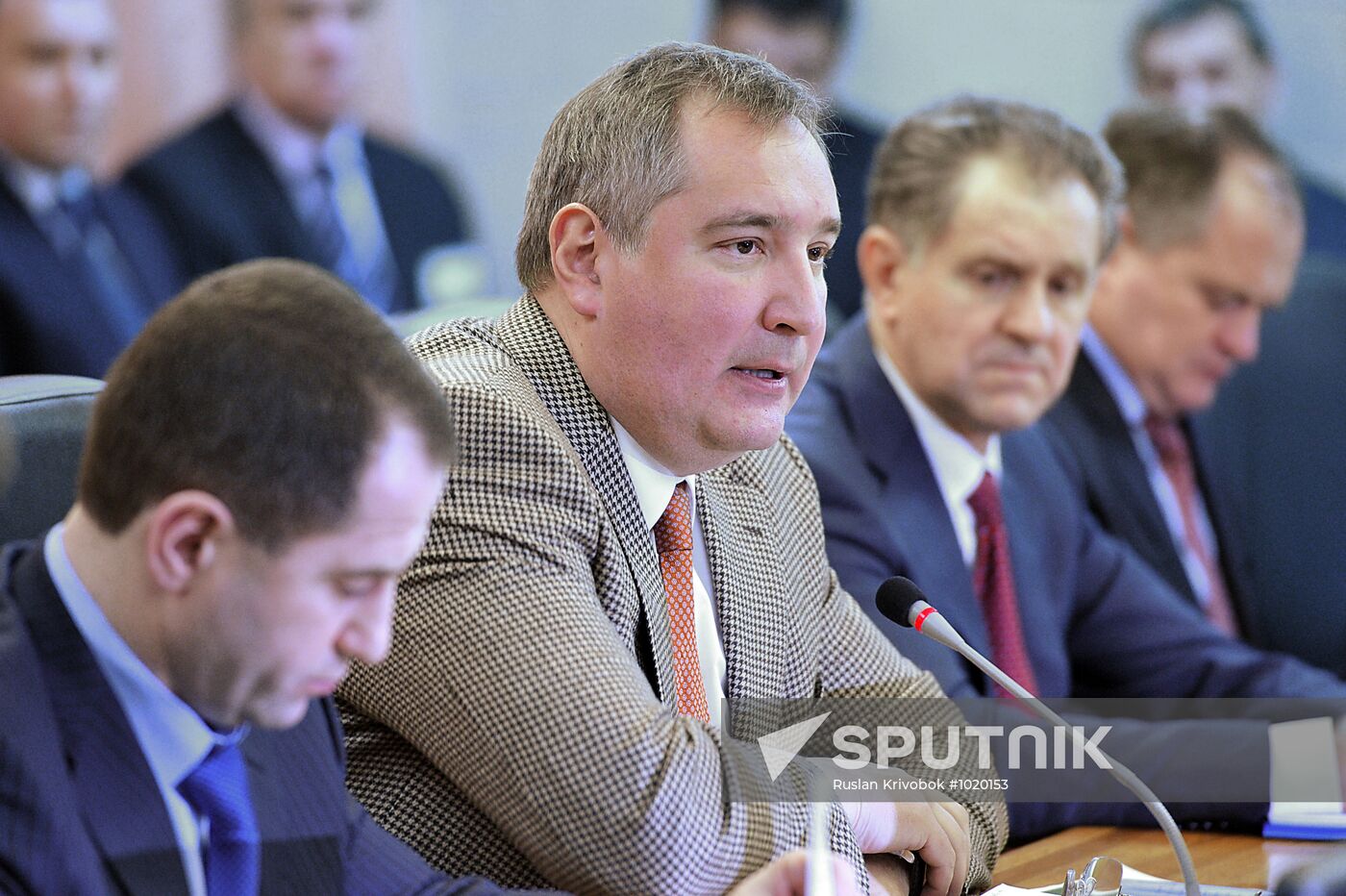 Dmitry Rogozin conducts small arms meeting at Izhmash