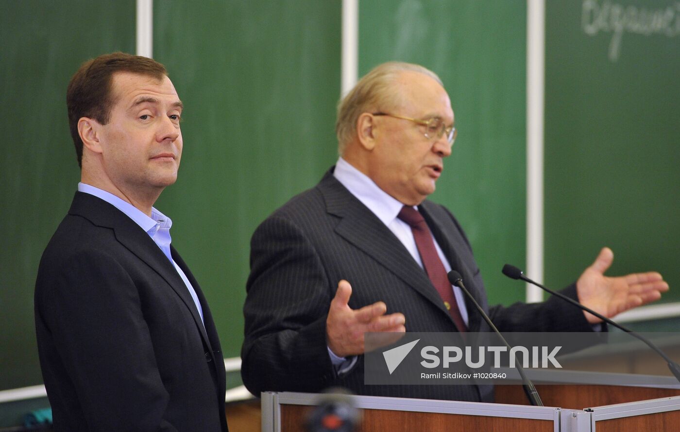 Dmitry Medvedev meets journalism students at MSU