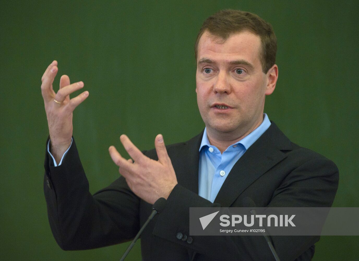 Dmitry Medvedev meets with students of MSU Journalism Department
