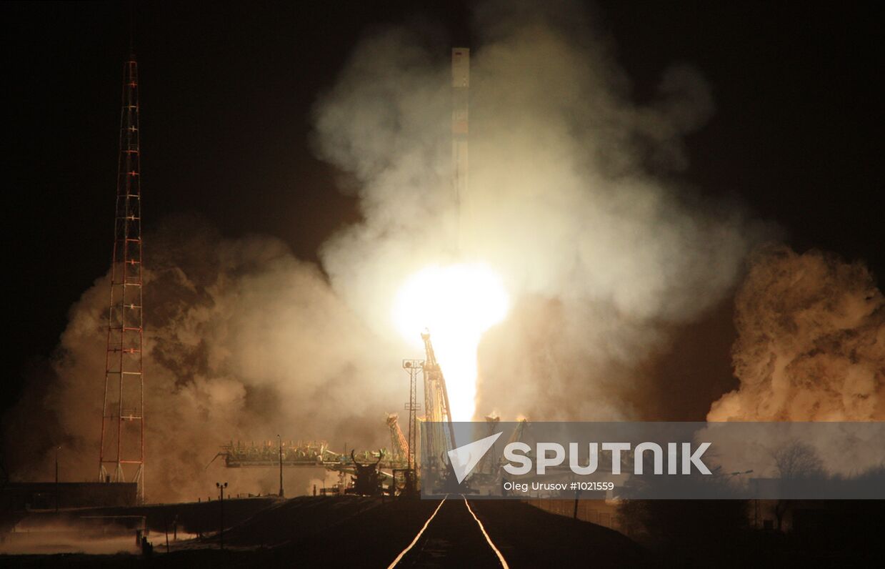 Launch of Soyuz-U missile and Progress M-14M cargo spaceship