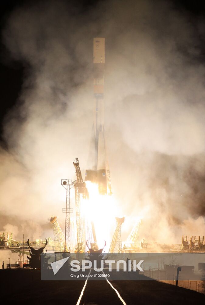 Launch of Soyuz-U missile and Progress M-14M cargo spaceship