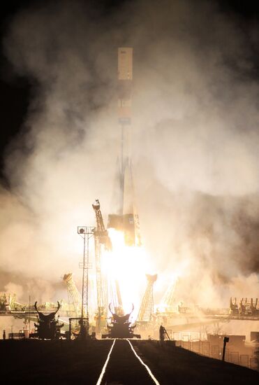 Launch of Soyuz-U missile and Progress M-14M cargo spaceship