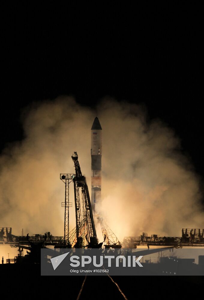 Launch of Soyuz-U missile and Progress M-14M cargo spaceship
