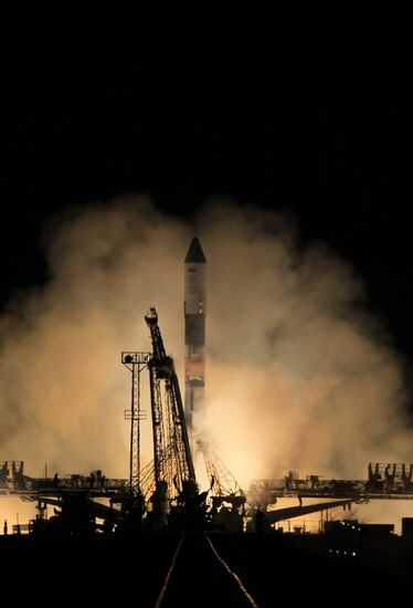 Launch of Soyuz-U missile and Progress M-14M cargo spaceship