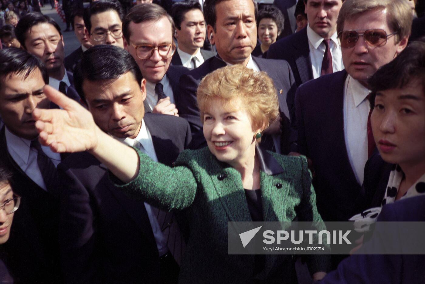 Raisa Gorbachyova meets with Tokyo residents