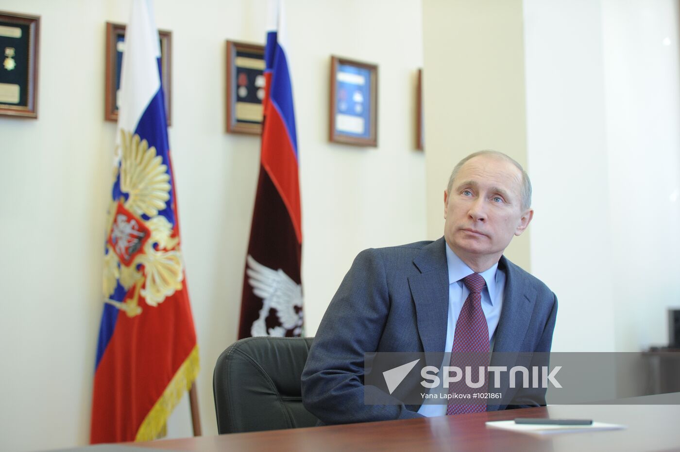 Vladimir Putin visits Federal Migration Service