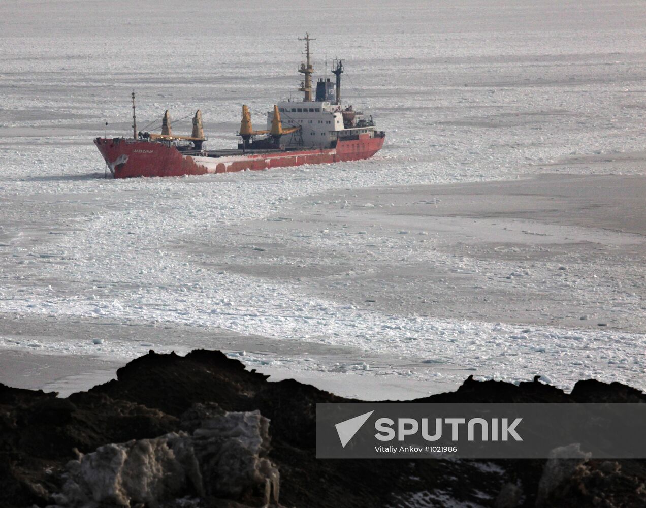 Difficult ice conditions near Vladivostok