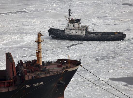 Difficult ice conditions near Vladivostok