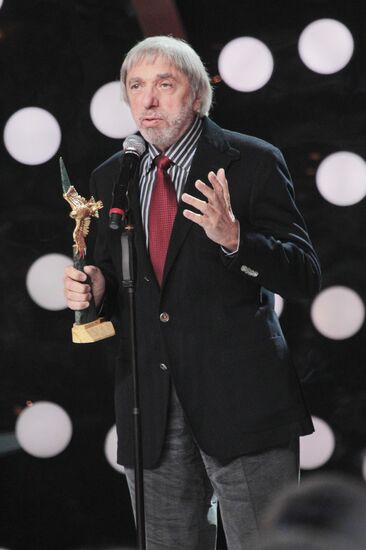 Golden Eagle Award winners at award ceremony