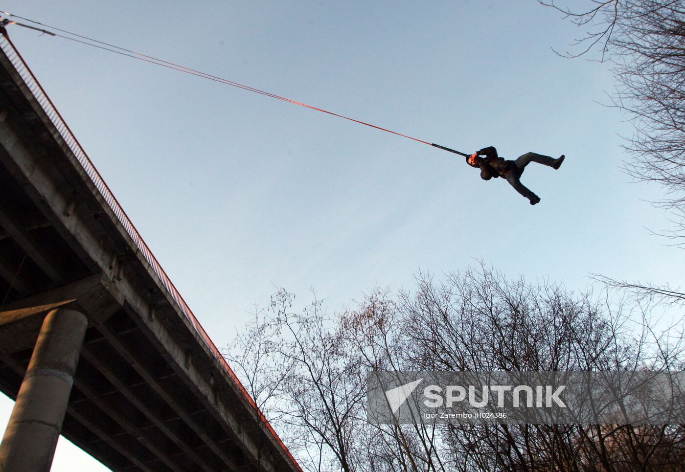 Rope jumping from Chyortov Bridge in Kaliningrad