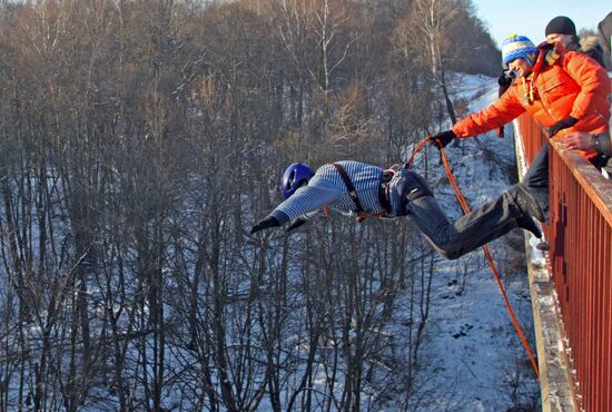 Rope jumping from Chyortov Bridge in Kaliningrad