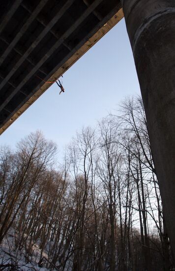 Rope jumping from Chyortov Bridge in Kaliningrad