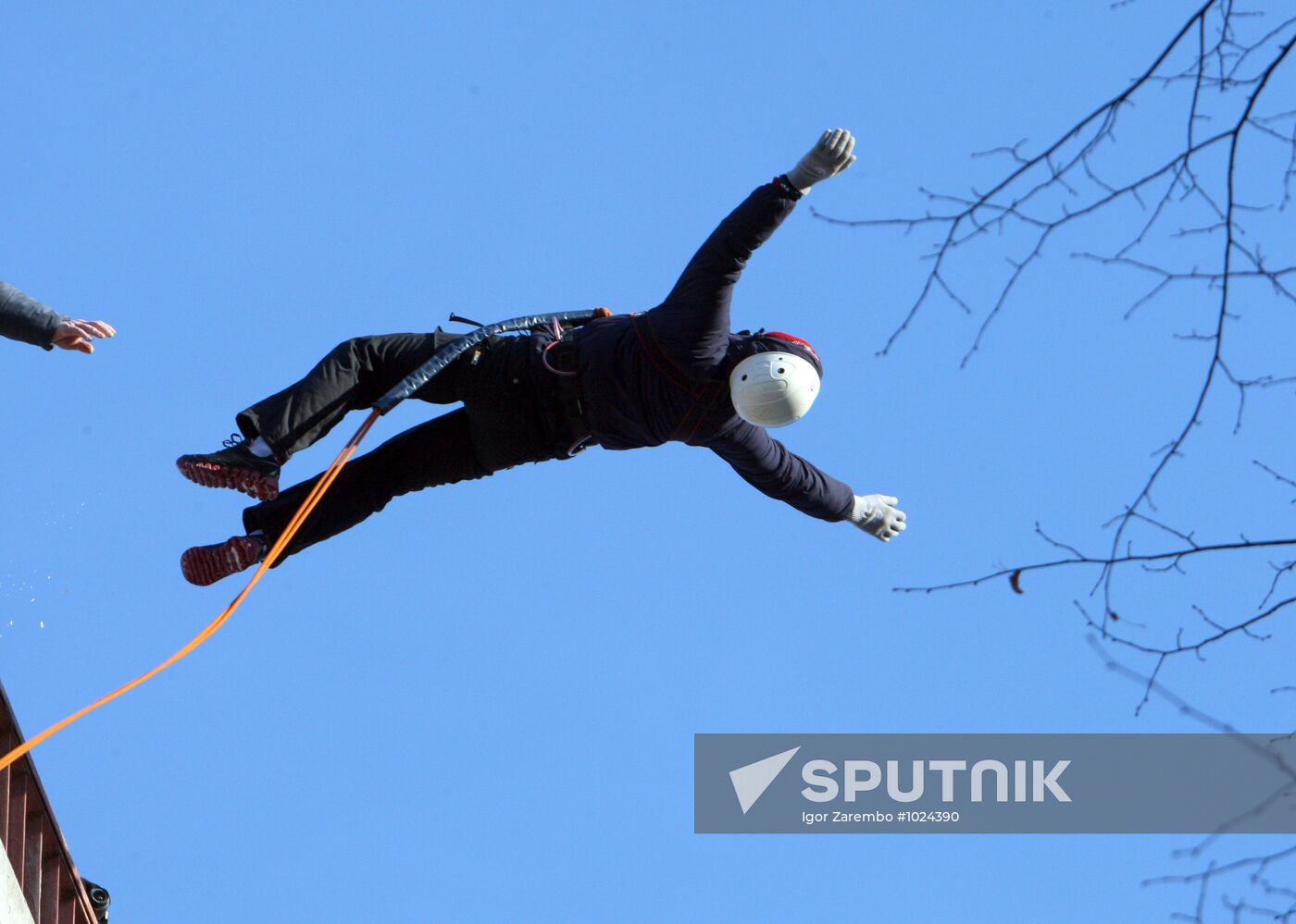 Rope jumping from Chyortov Bridge in Kaliningrad