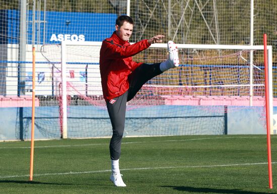 Diniyar Bilyaletdinov attends FC Spartak training session