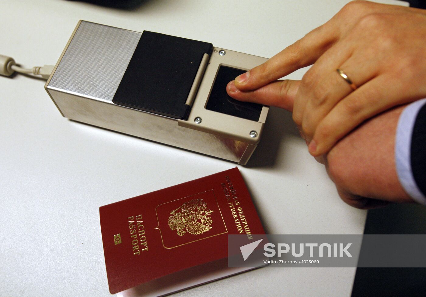 FMS presents samples of documents with fingerprints