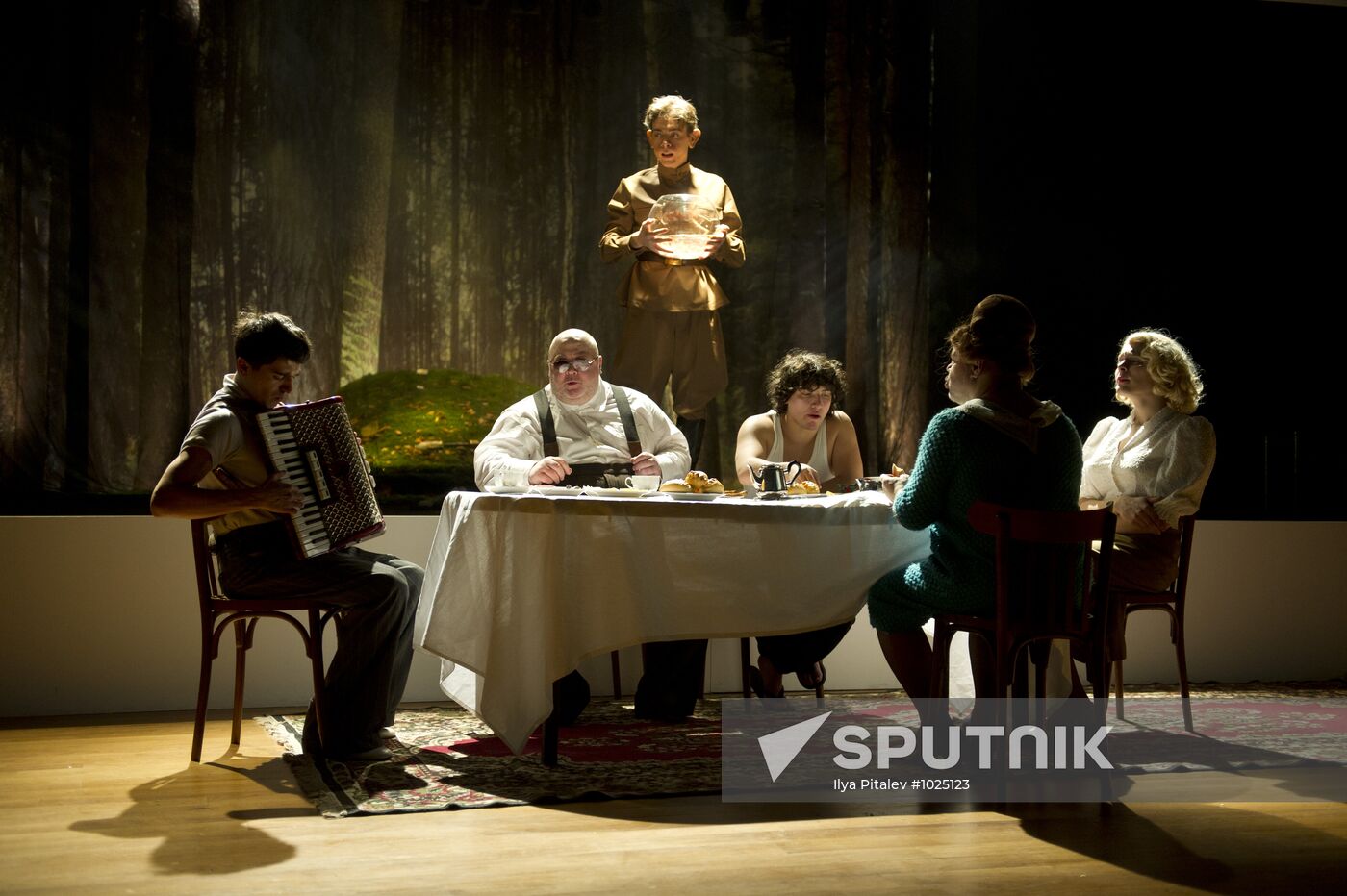 Media preview of Gorki-10 play by Dmitry Krymov