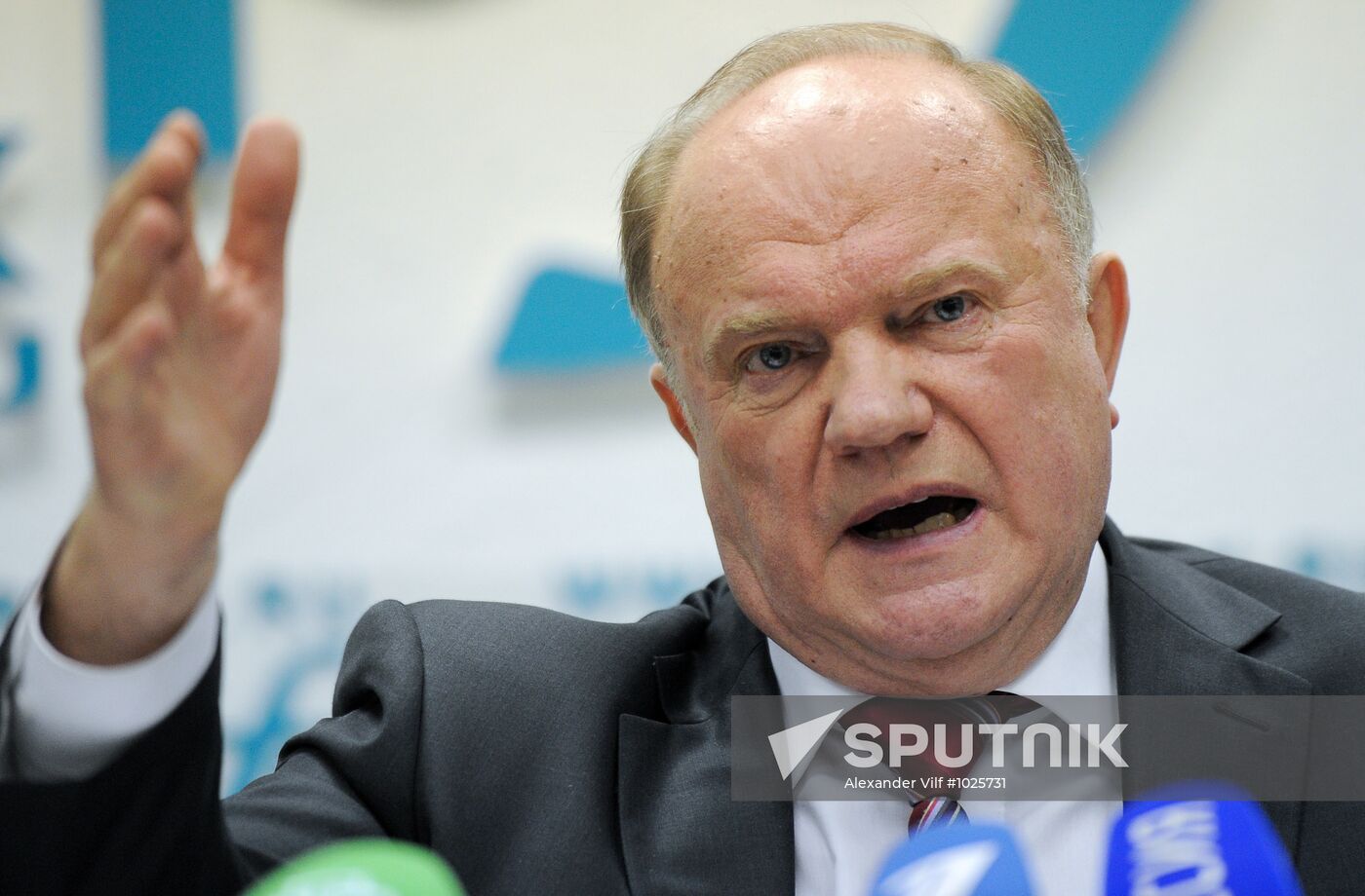 Russian presidential hopeful Gennady Zyuganov's news conference