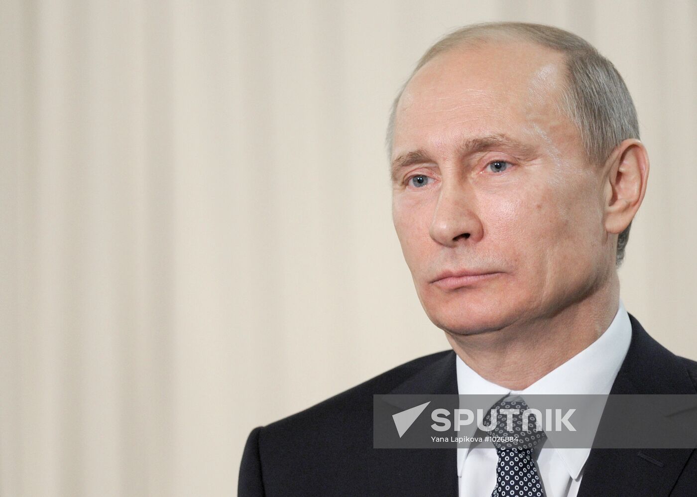 Vladimir Putin meets with presidential election observers