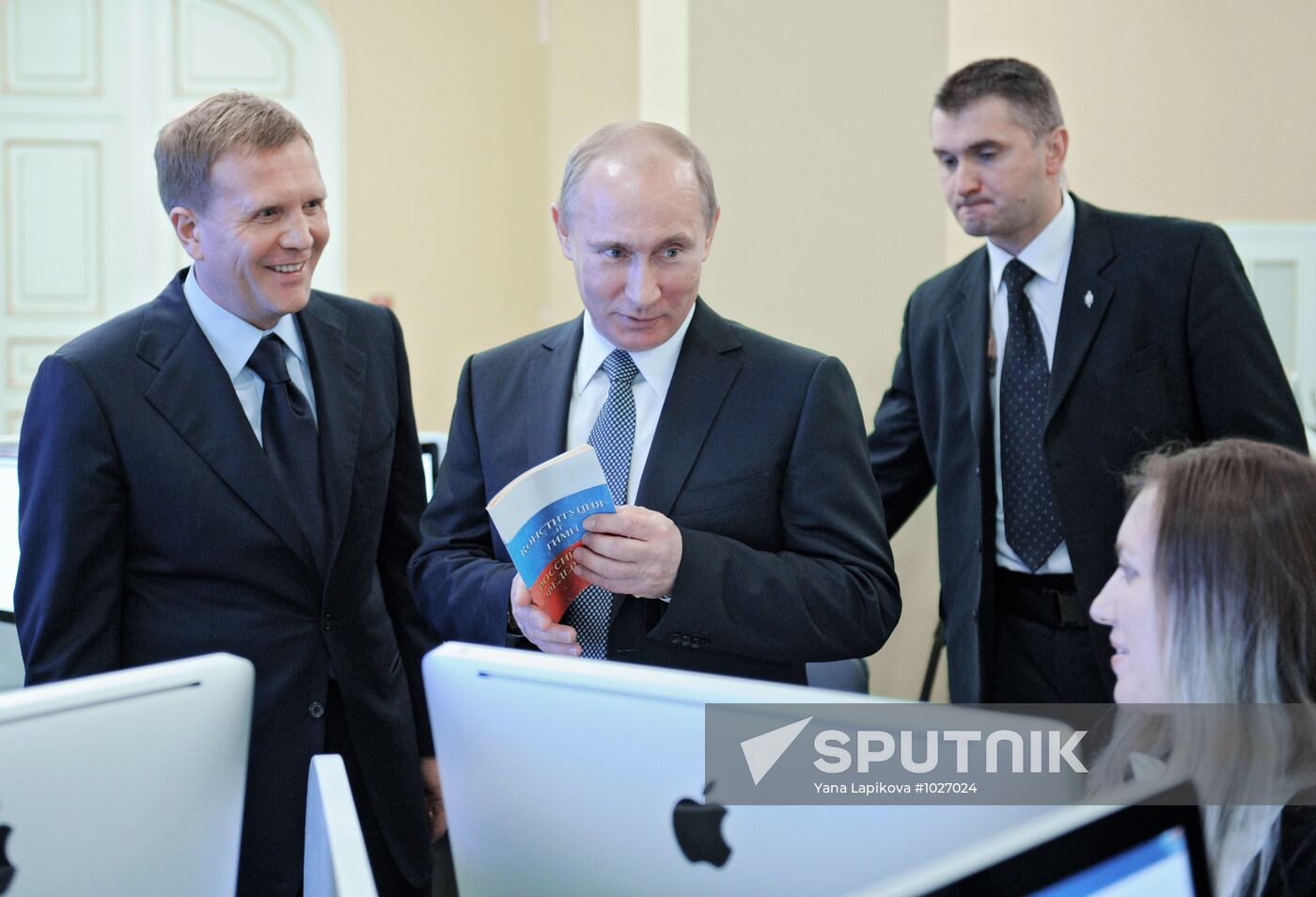 Vladimir Putin meets with presidential election observers