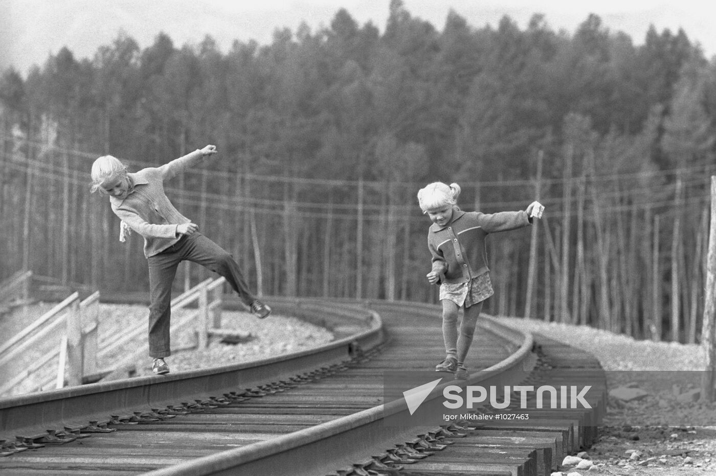 Children at construction of Baikal-Amur Mainline