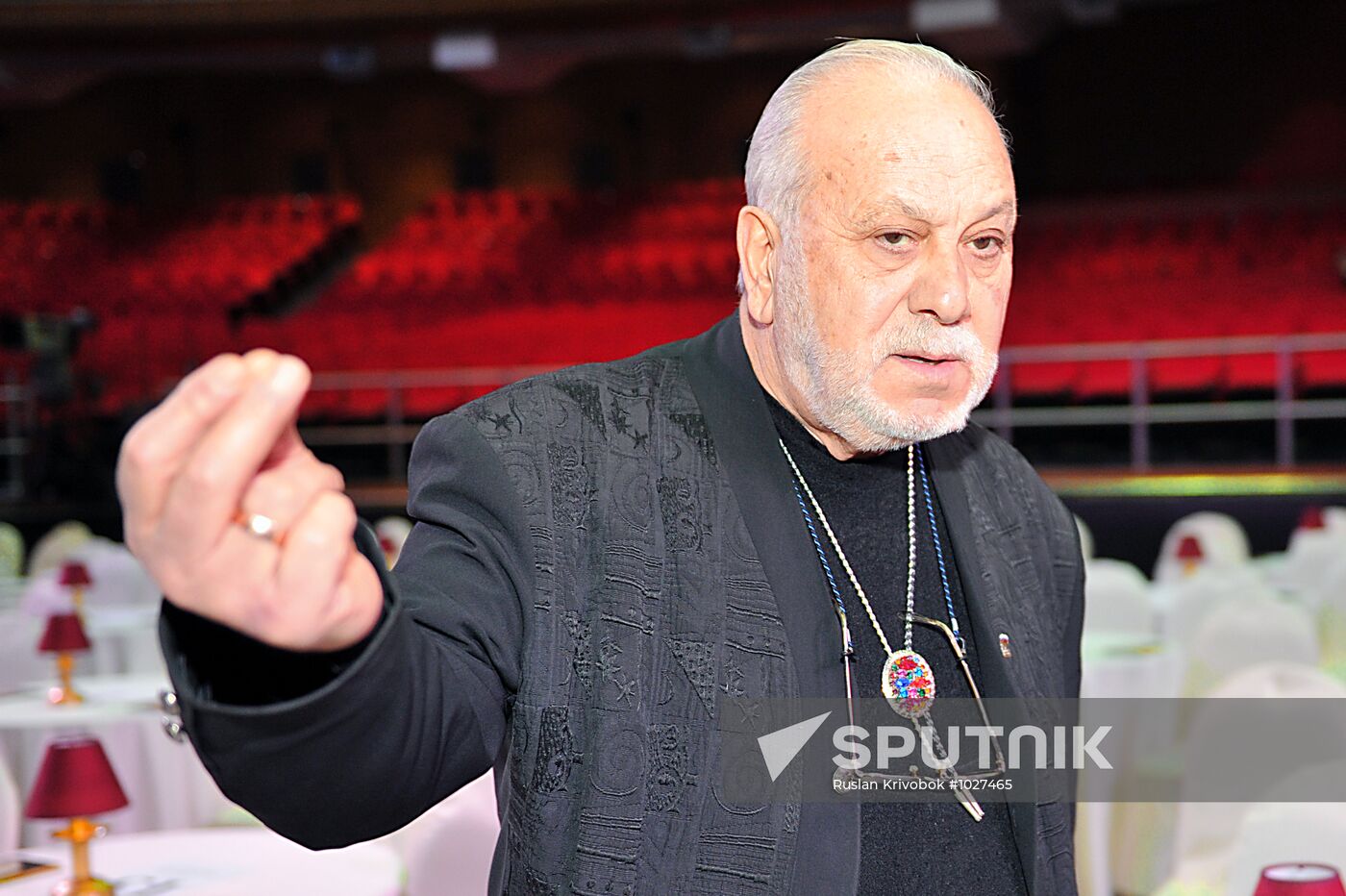 Lev Leshchenko performs anniversary concert