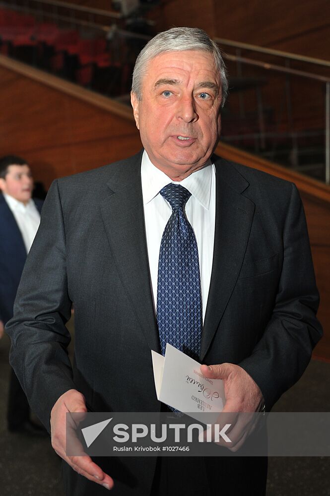 Lev Leshchenko performs anniversary concert