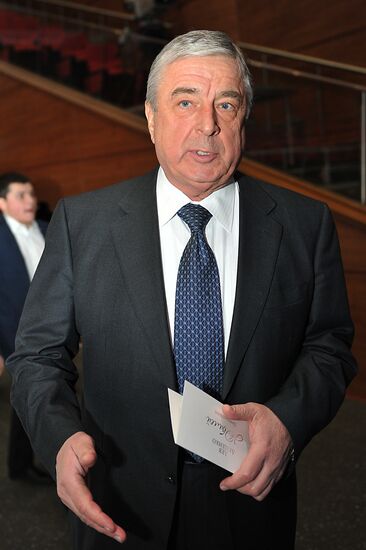 Lev Leshchenko performs anniversary concert