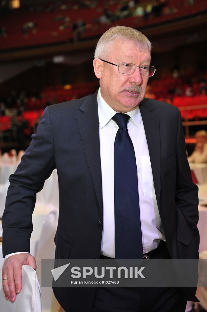 Lev Leshchenko performs anniversary concert