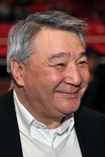 Lev Leshchenko performs anniversary concert