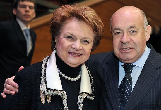 Lev Leshchenko performs anniversary concert